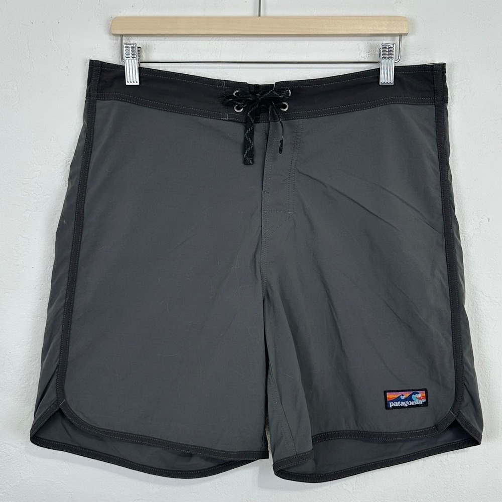 Patagonia Mens Wavefarer Boardshorts Size 34 Gray Scallop Hem Stretch 18"